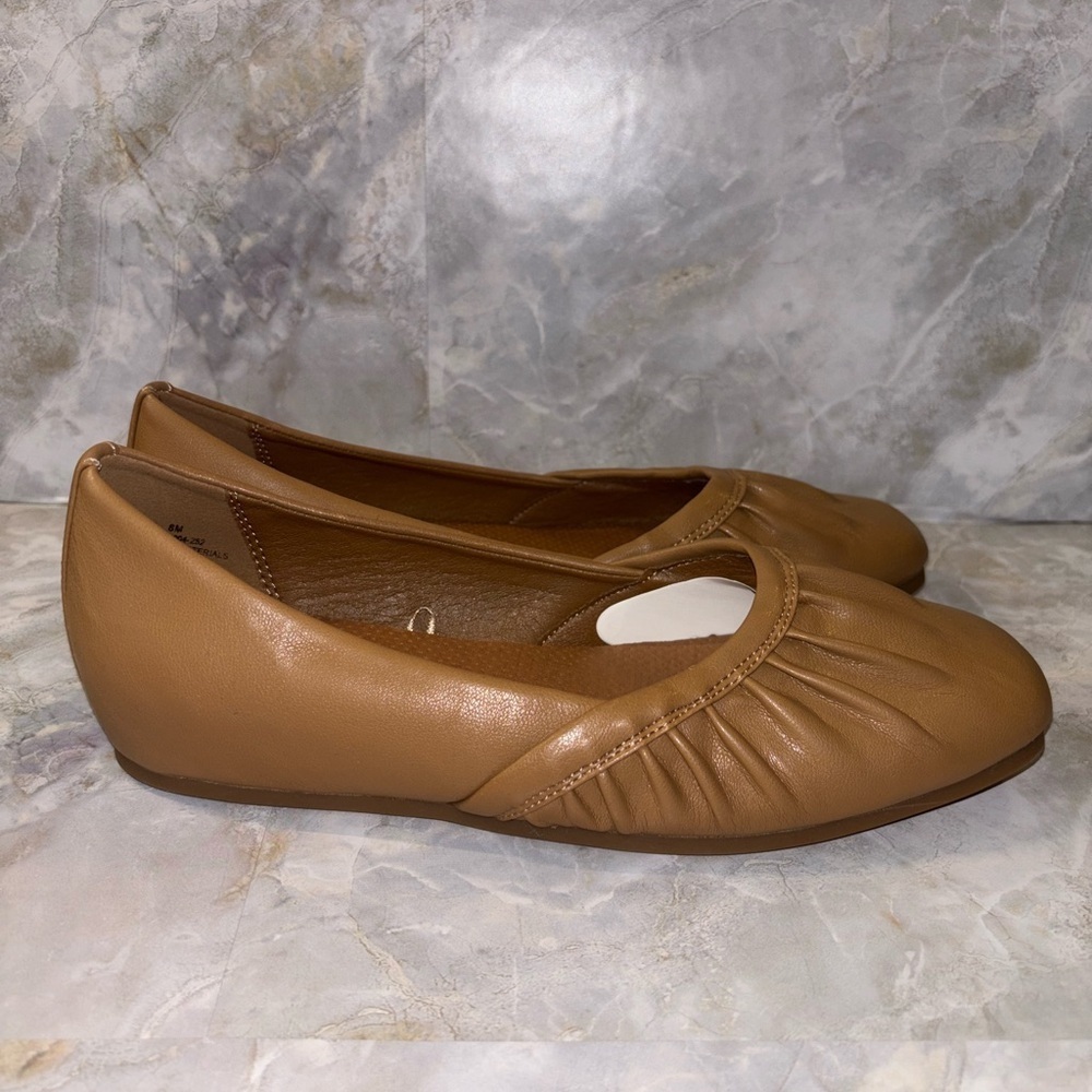 Baretraps Charlie Women's Flats NWOT - Picture 3 of 8